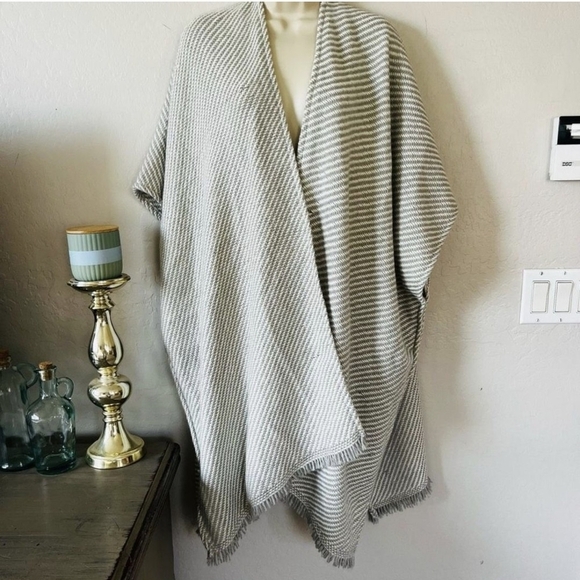 Aerie Gray Shrug with Elegant Draping - Picture 2 of 4